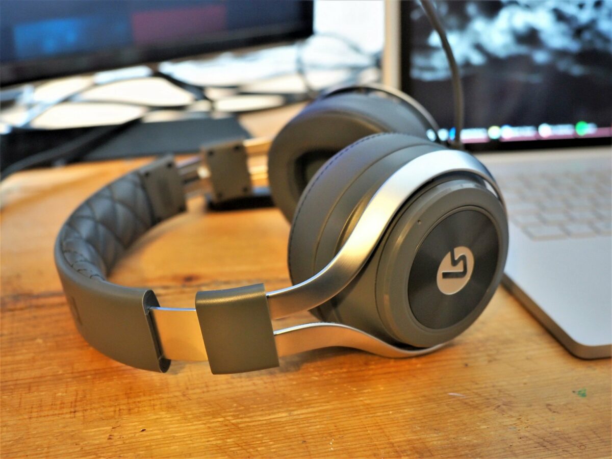 LucidSound LS31 wireless headset review & Features: Around $100