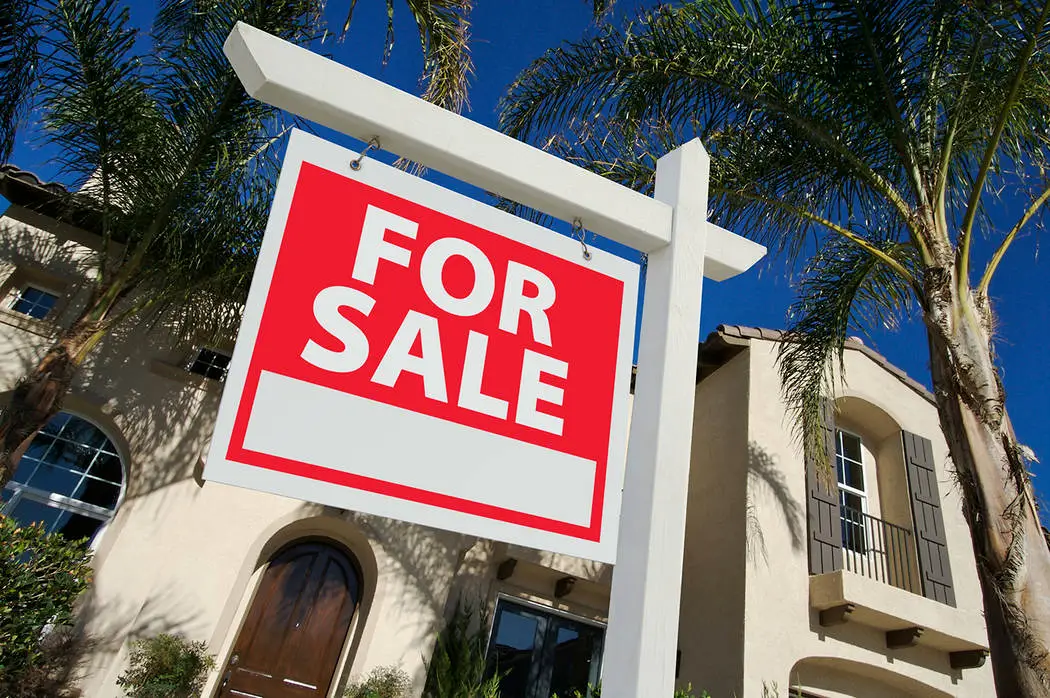 How do you determine the selling price of a house